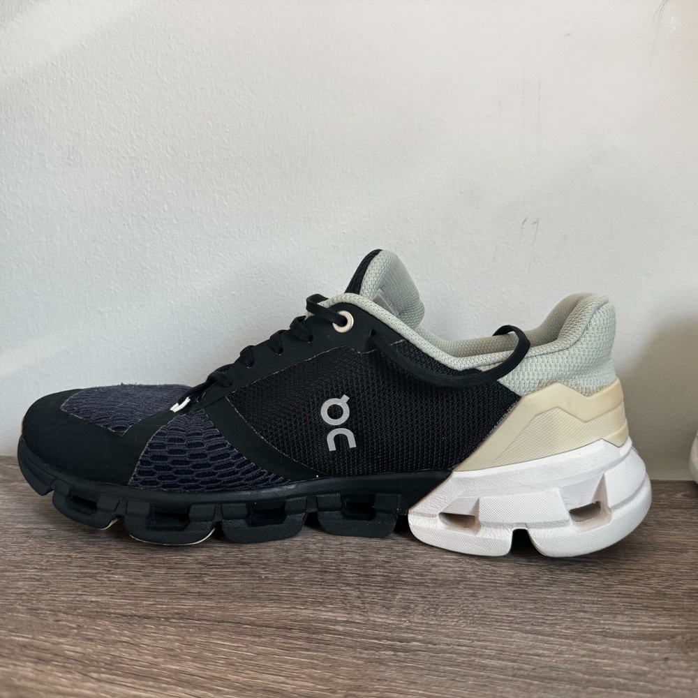 On Running Cloud Cloudflyer Black Mint Green Runn… - image 5